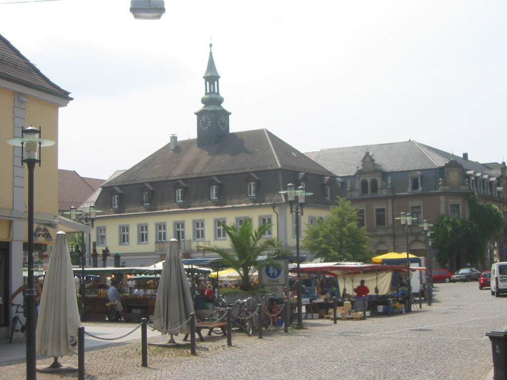 Als Sachverständige für Immobilienbewertung erstellen und prüfen wir für Sie Verkehrswertgutachten in Emmendingen. Wir ermitteln unabhängig und fair den Marktwert Ihrer Immobilie in Emmendingen und dem Umland. Sie erhalten professionelle und ausführliche Immobiliengutachten. Diese werden unter Berücksichtigung der gesetzlichen Vorgaben marktkonform angefertigt. Selbstverständlich arbeiten wir für Malterdingen und die Regio auch Kurzgutachten für private Zwecke aus. Darüber hinaus beraten wir Sie kostenlos und unverbindlich bei inhaltlichen Fragestellungen zu Ihrer Immobilie. Wir ermitteln für Sie den aktuellen Verkehrswert und den erzielbaren Marktpreis. Sie erhalten von uns damit eine realistische Einschätzung, welcher Verkaufspreis bei Ihnen vor Ort am Markt erzielbar ist.