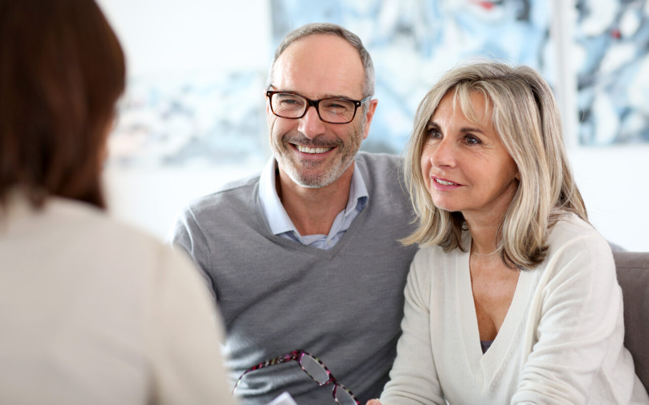 Immobilienverkauf im Breisgau – Eigentümer im Beratungsgespräch mit Aktiva Immobilien